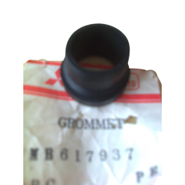 GROMMET SU FISKIYE MOTOR CONTASI ARKA 
MITSUBISHI DELICA