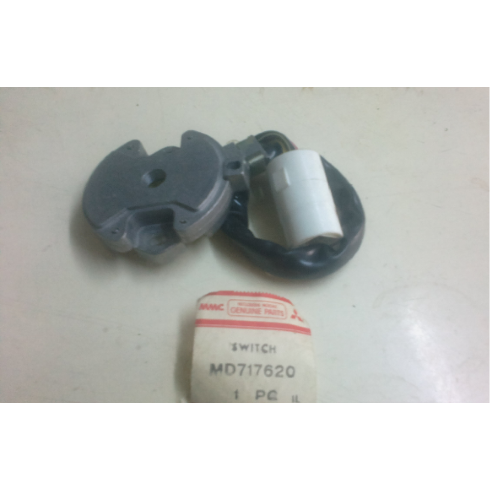 SIVIC (BUTON) AT SANZIMAN MITSUBISHI GALANT 84-85